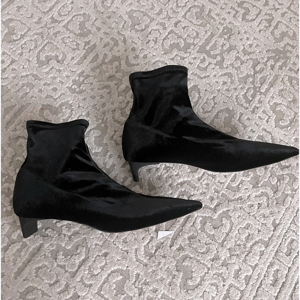 Zara Size 38 (8) Velvet Ankle Boot